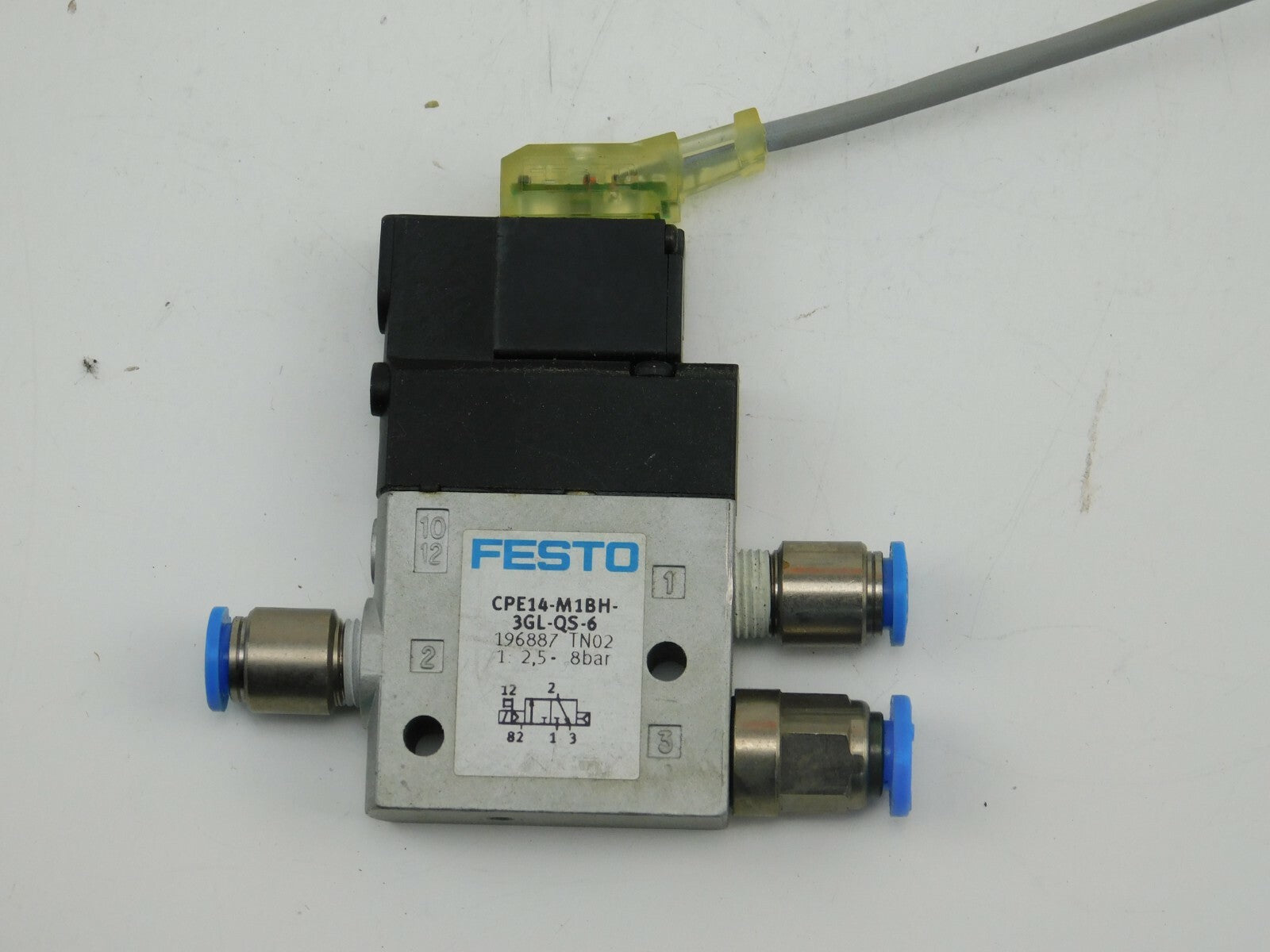 FESTO Magnetventil CPE14-M1BH 3GL-QS-6 196887 2,5 - 8Bar Ca. 1,5 Meter