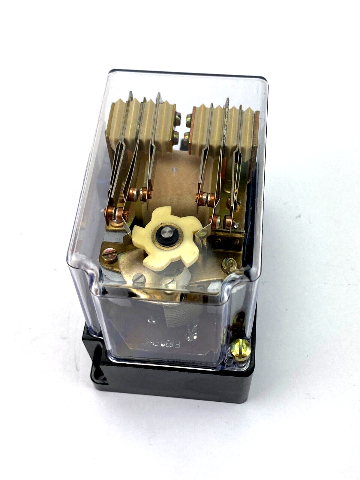 E.DOLD F2u830T 220V 50/60~ 6A 220V
