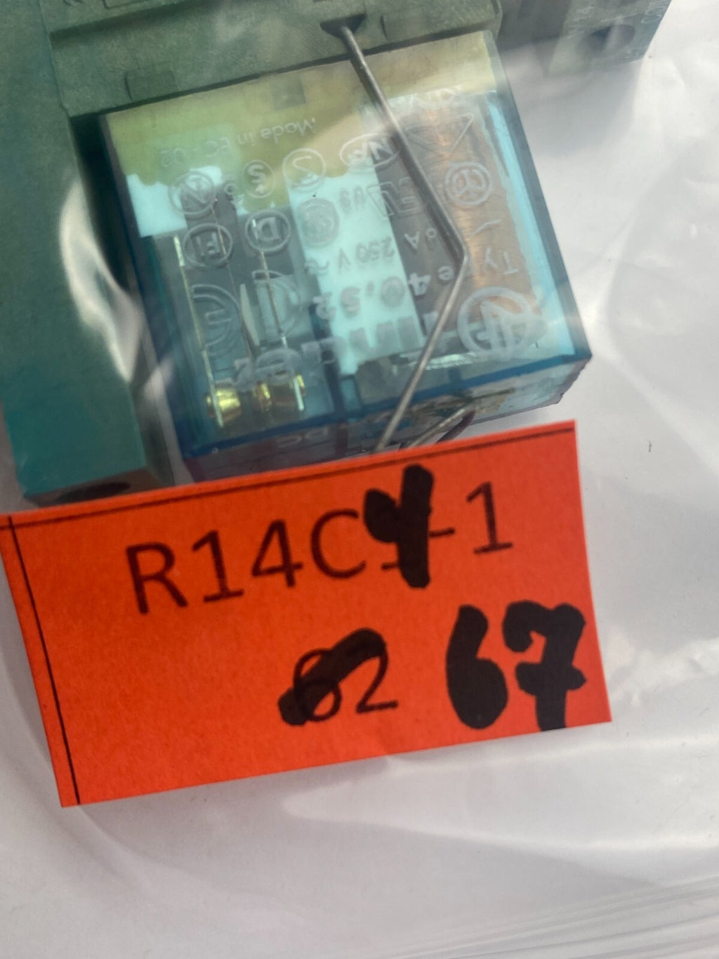 Finder TYPE 40.52 8A 250V~ + finder TYPE 95.75