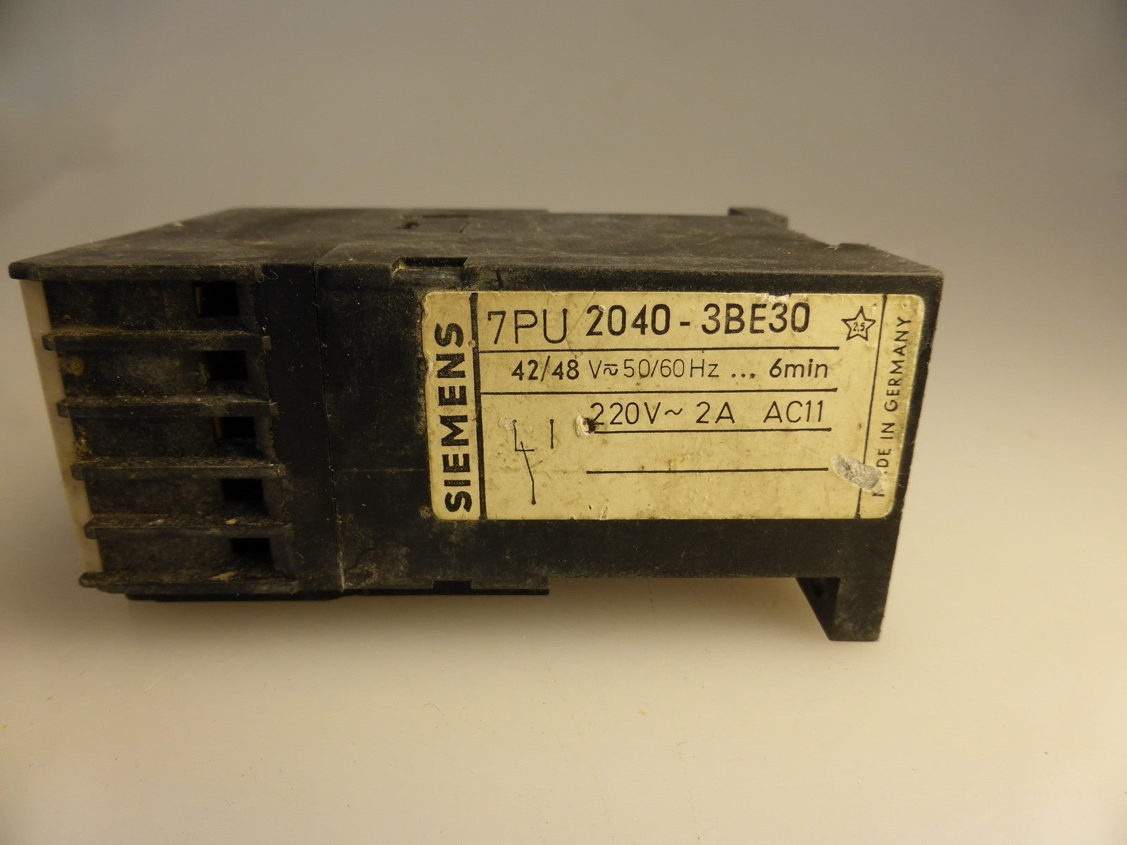 Siemens 7PU 2040-3BE30 Zeitrelais