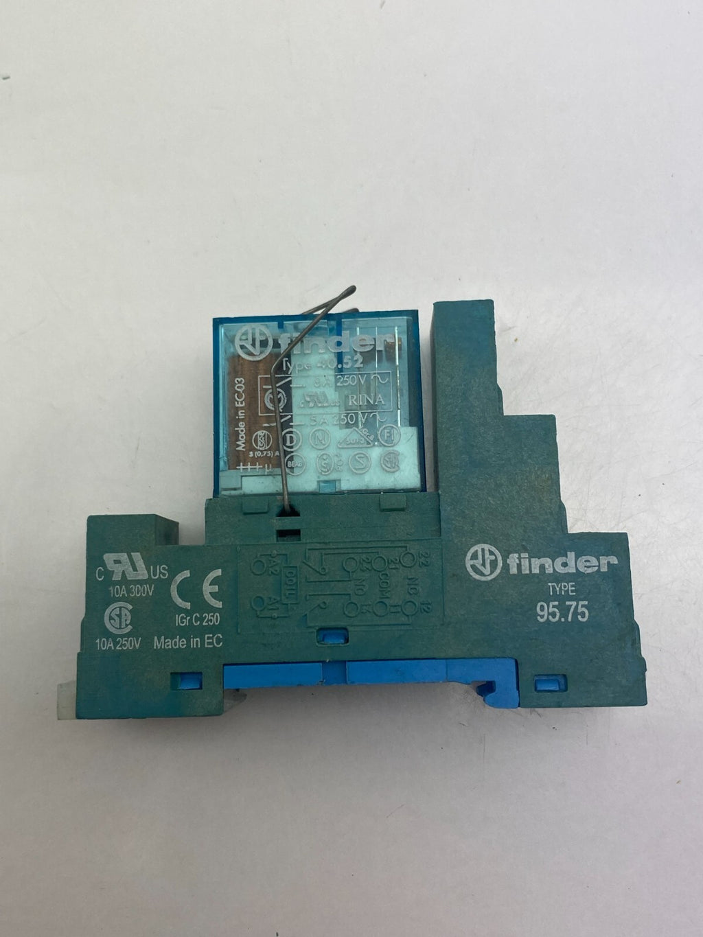 Finder TYPE 40.52 8A 250V~ + finder TYPE 95.75