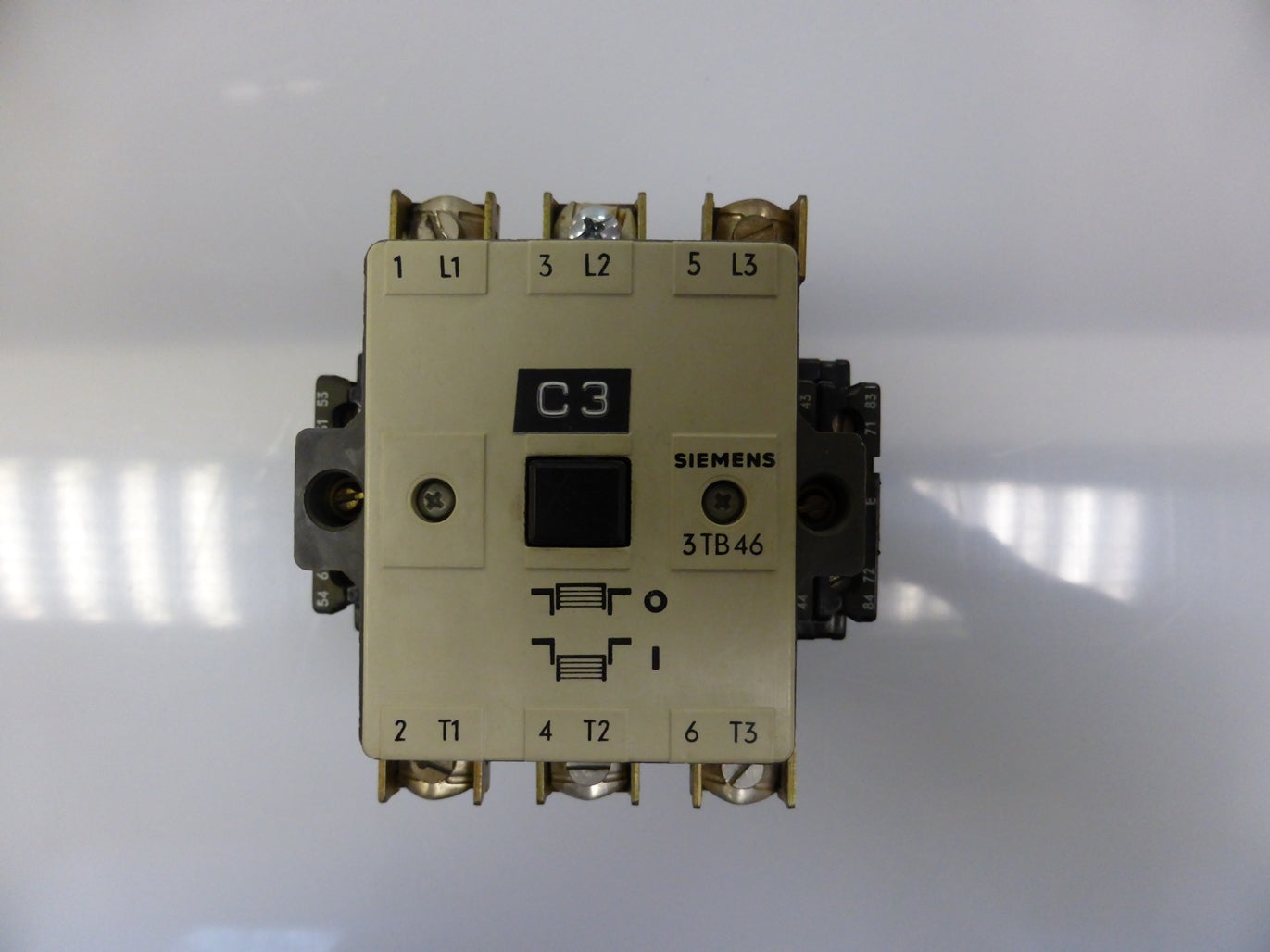 siemens 3TB46 14-0A   48 V 50 Hz