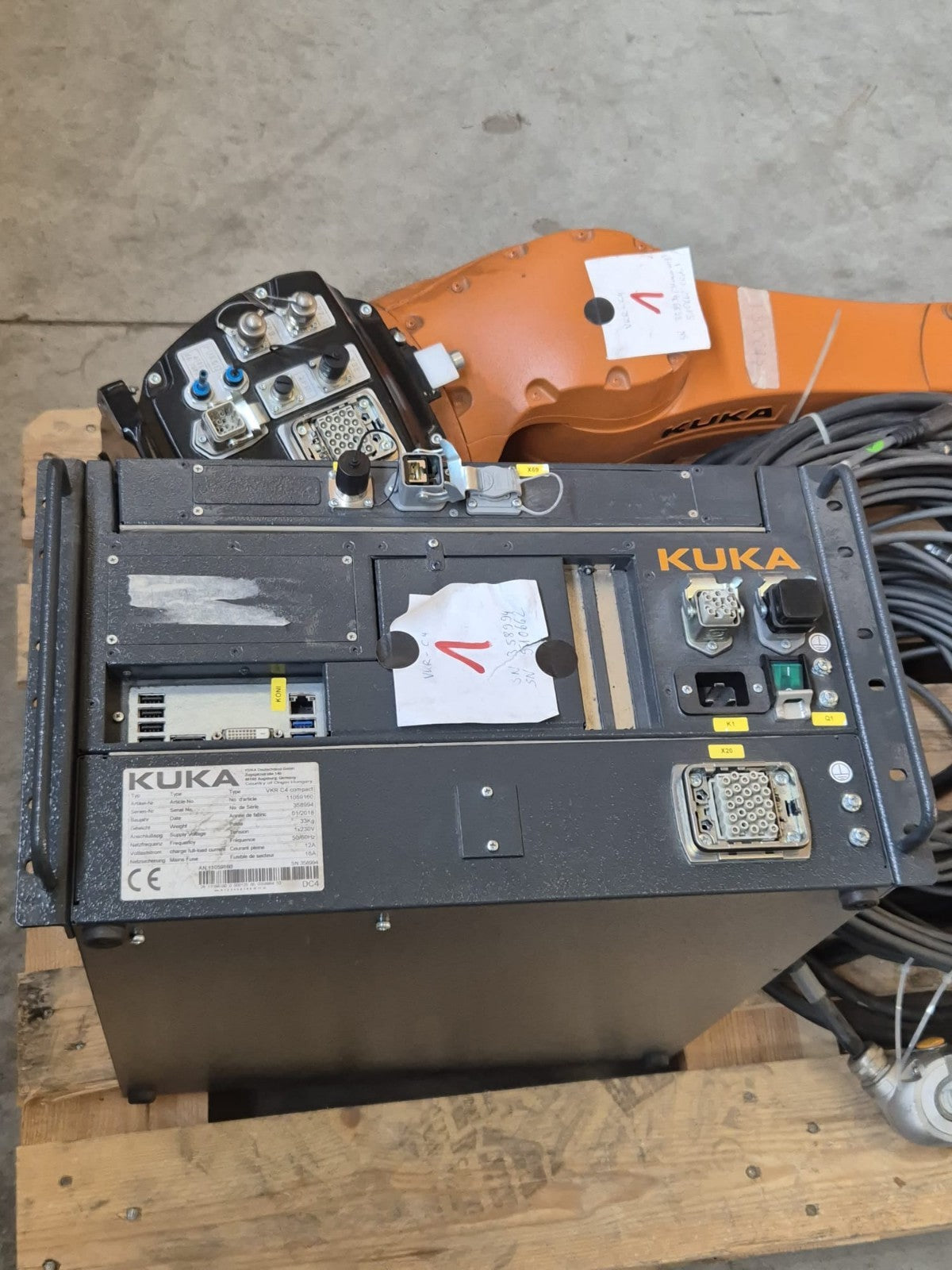 KUKA Roboter Komplett KR 10 R1100 sixx  VKR C4 compact Bedienpanel 00-216-801