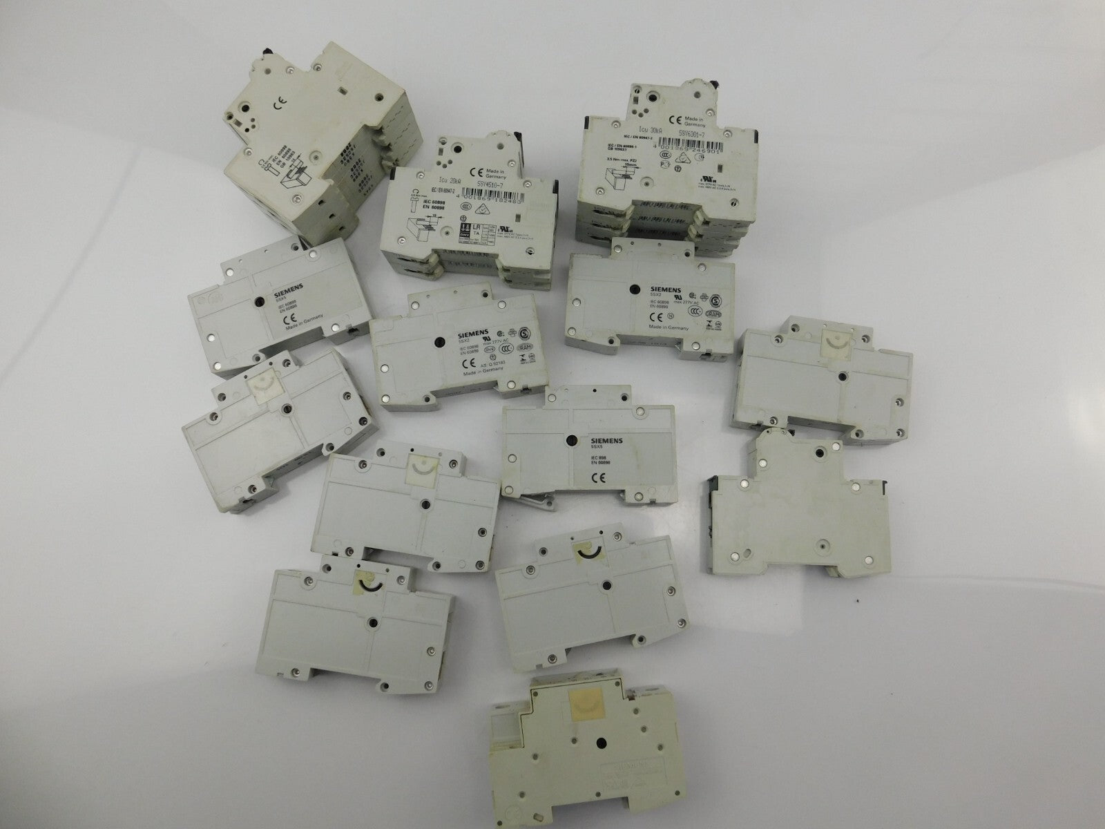 SIEMENS 5SJ63 MCB C63+ 5SX21 C1+ 5SY45 MCB C10 ...... zusammen