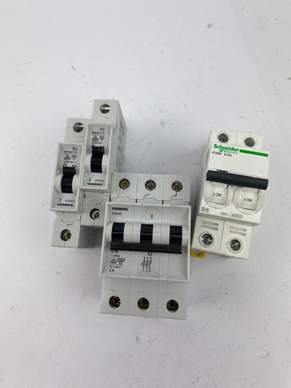 POSTEN..SIEMENS 5SX43 C10+5SX21 C4+5SX21C6+Schneider Electric iC60N B 6A B6