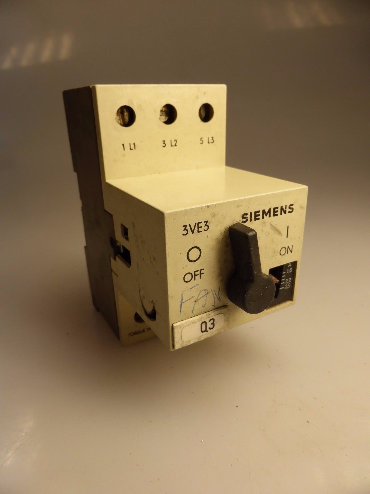SIEMENS   3VE 3000-2HA00