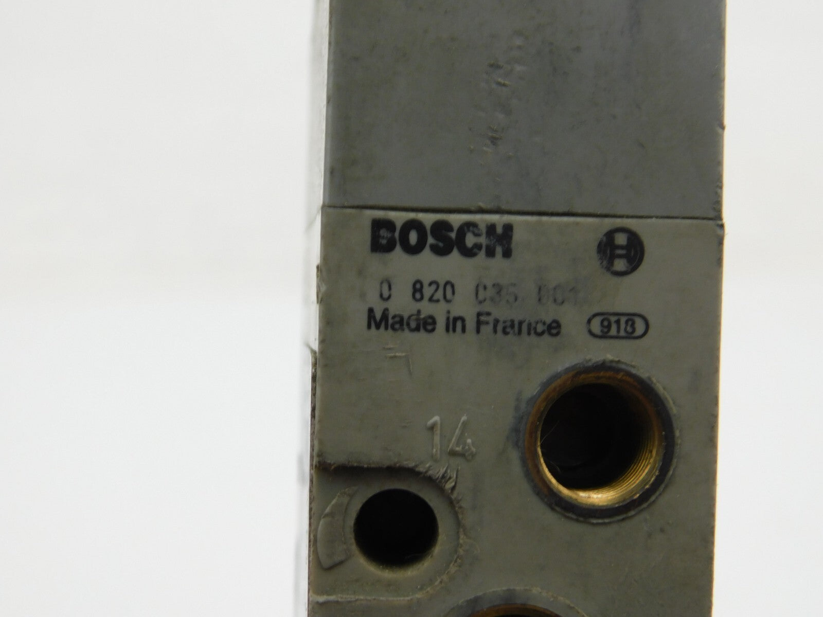 BOSCH 0 820 035 100 1824210235 220V 50Hz