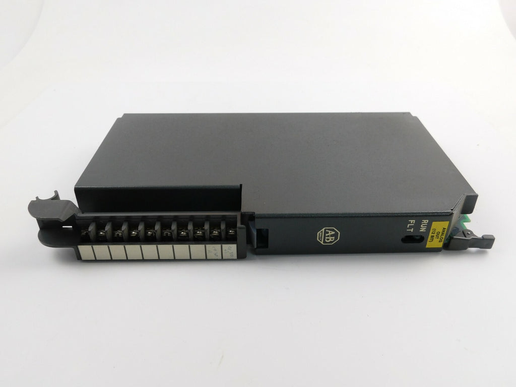 Allen Bradley CAT.NO.1771-OFE2 SERIE B  ANALOG INPUT MODULE ( 12 BIT)