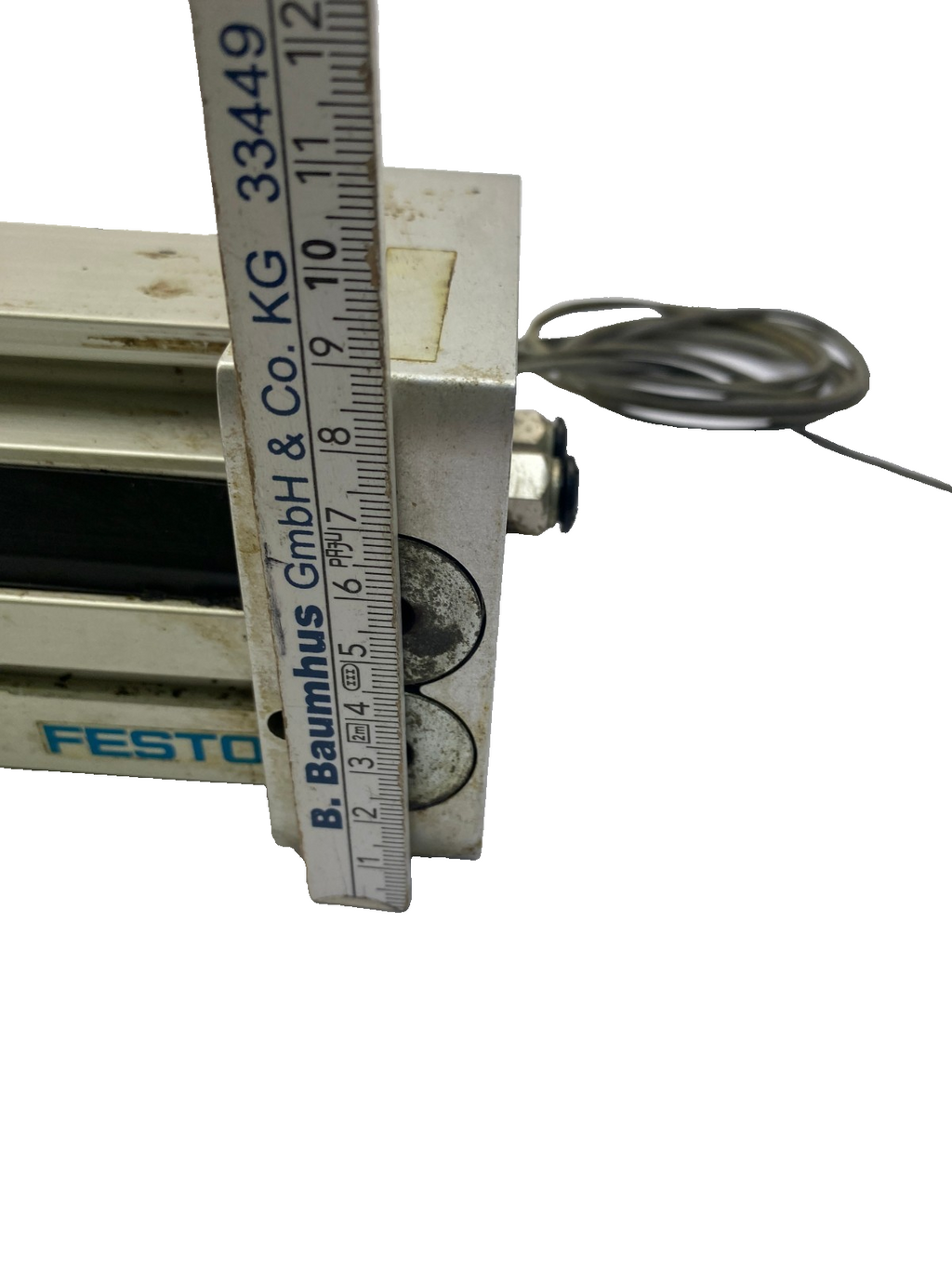 FESTO pneumatischer Linearantrieb der Baureihe DG...,