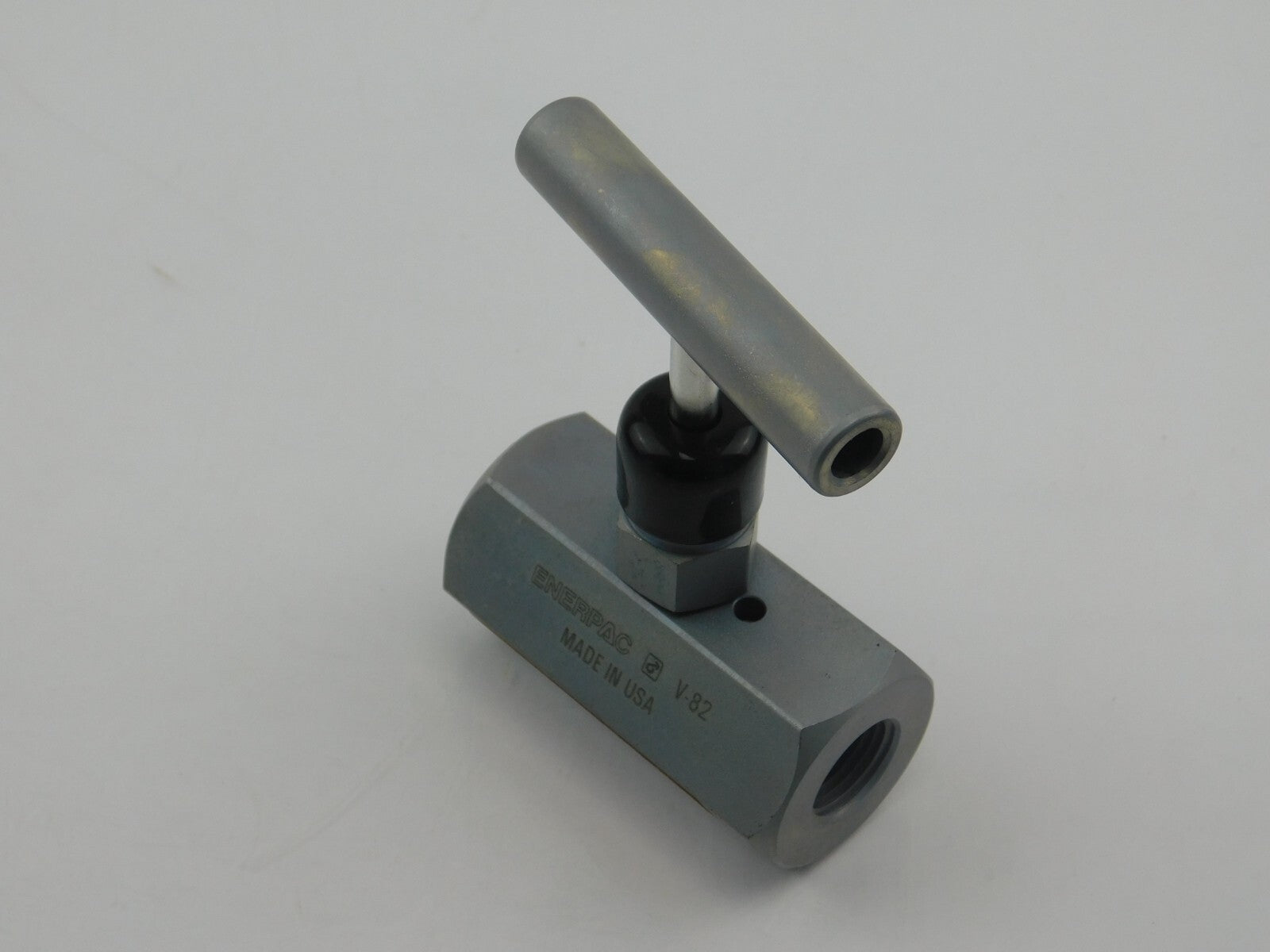 ENERPAC V-82 3/8 " NPT F/F NEEDLE VALVE 01318AF