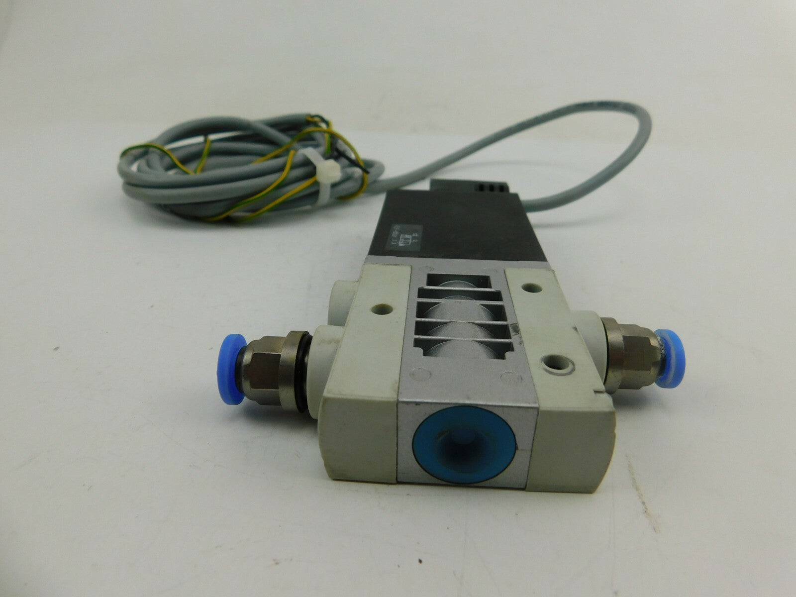 FESTO 151688 KMEB-1-24-2.5LED T913 FESTO MHE4-M1H-3/2G 1/4 525186 TN02