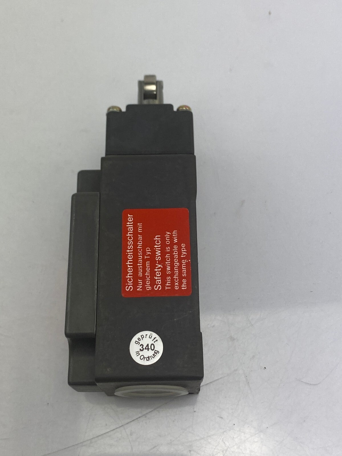 EUCHNER Safety Switch NZ1RS-528L060