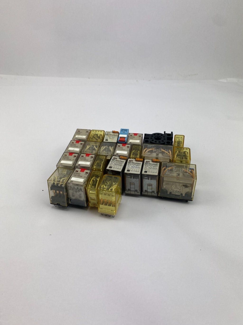 POSTEN...OMRON MY2N +LY4+MY2IN + idec RY2S+RM2S+ Finder 55.32.8.024.0040+...