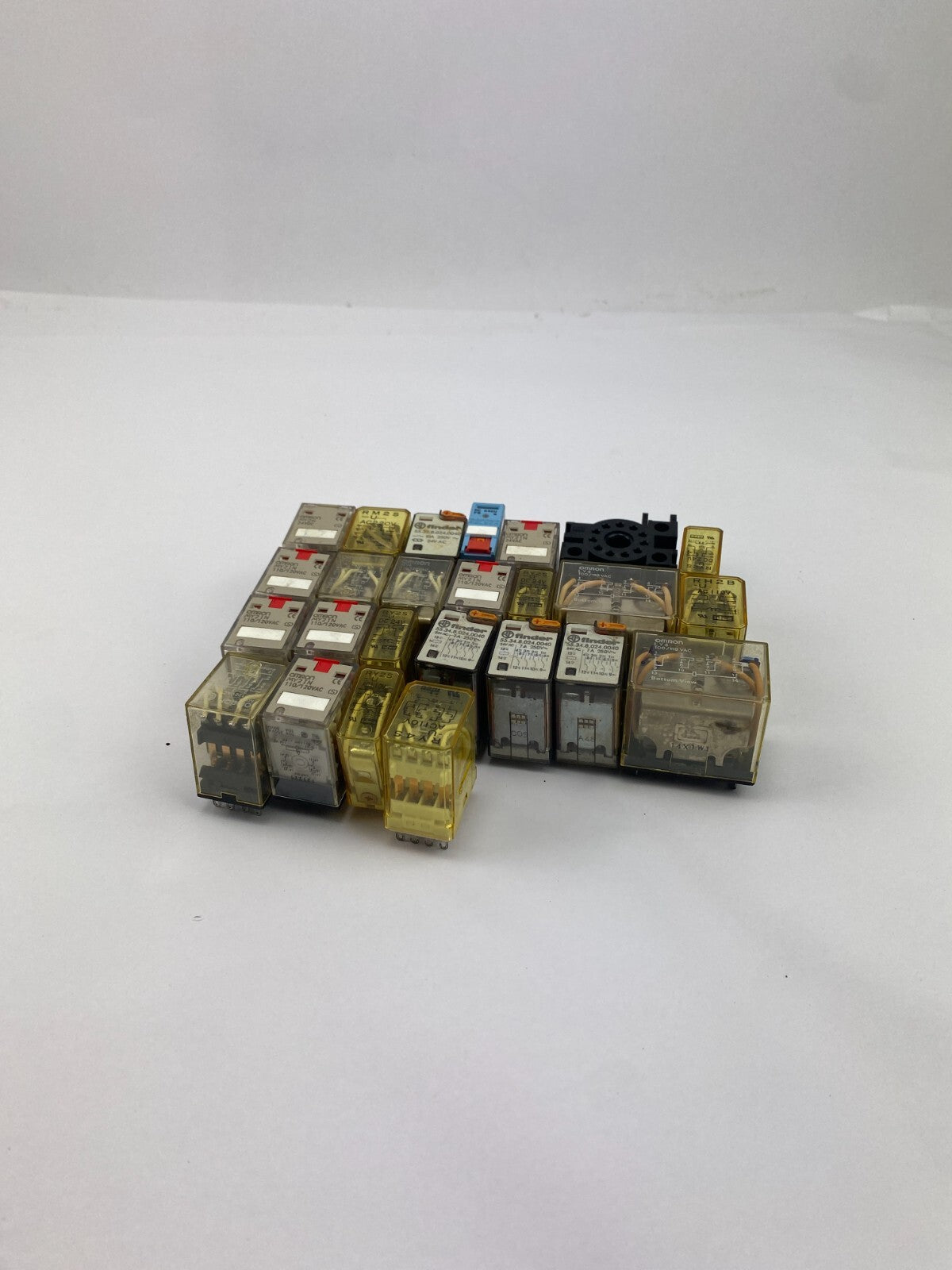 POSTEN...OMRON MY2N +LY4+MY2IN + idec RY2S+RM2S+ Finder 55.32.8.024.0040+...