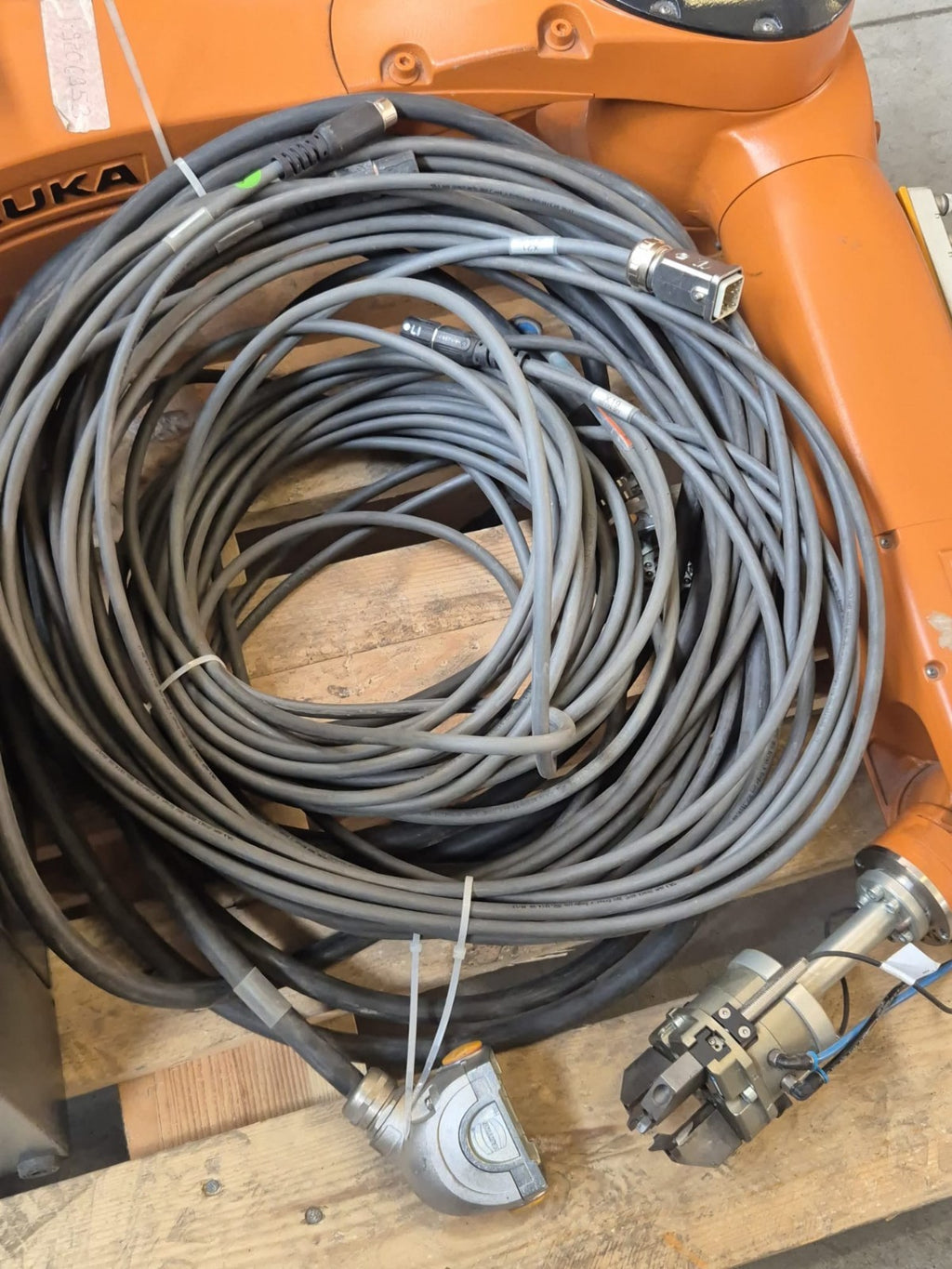 KUKA Roboter Komplett KR 10 R1100 sixx  VKR C4 compact Bedienpanel 00-216-801