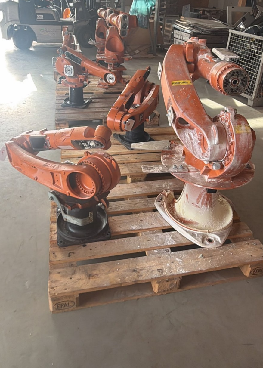 Posten KUKA Roboterarme KR10 und VKR 16 ausgeschlachtet ohne Motoren und Kabel