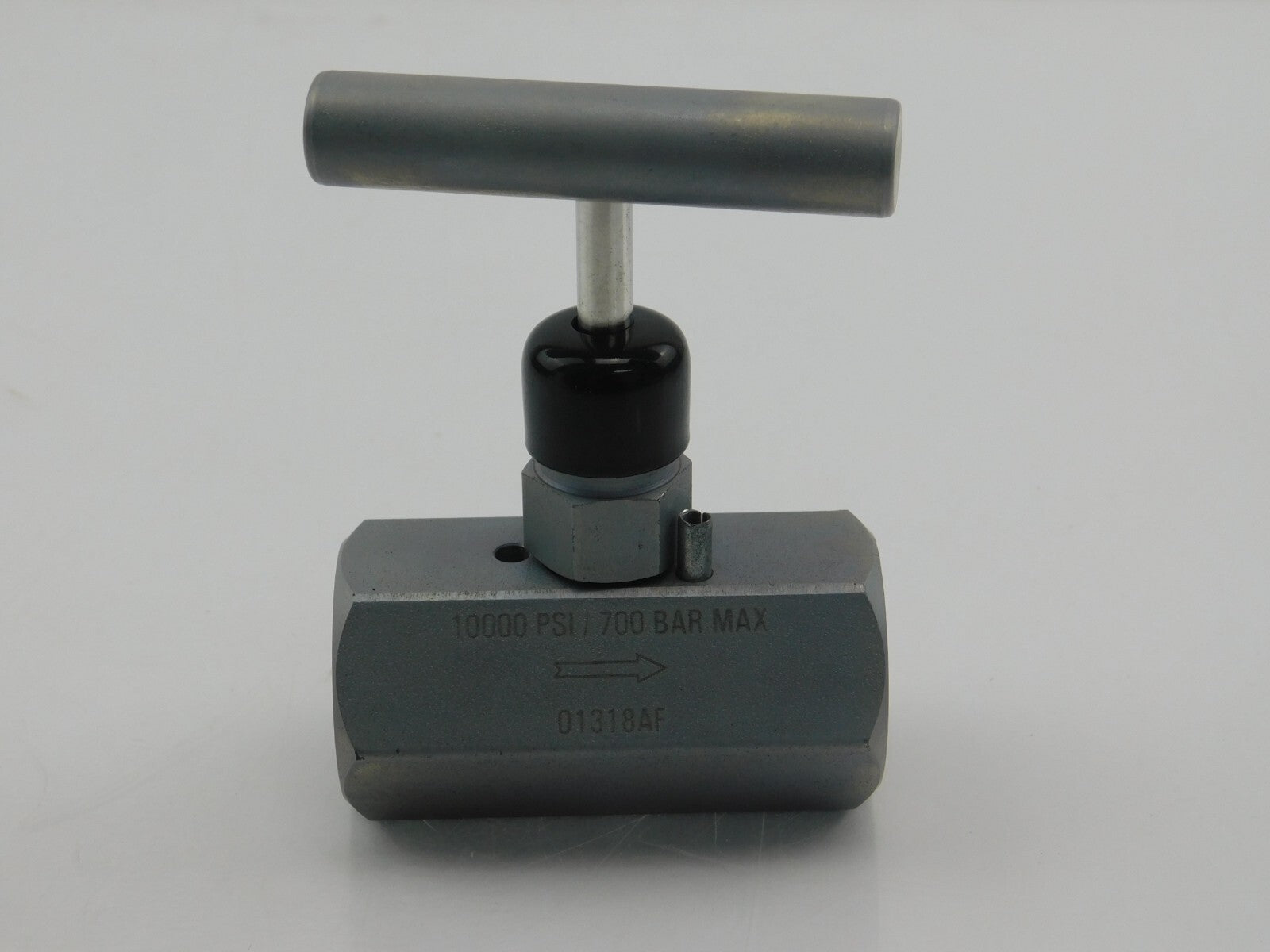 ENERPAC V-82 3/8 " NPT F/F NEEDLE VALVE 01318AF