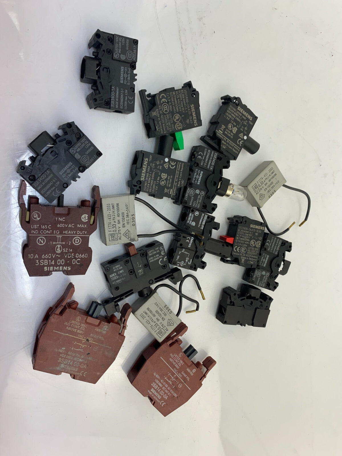 POSTEN..SIEMENS 3SU1401-2BB60-1AA0+ 3SB1400-0C+....