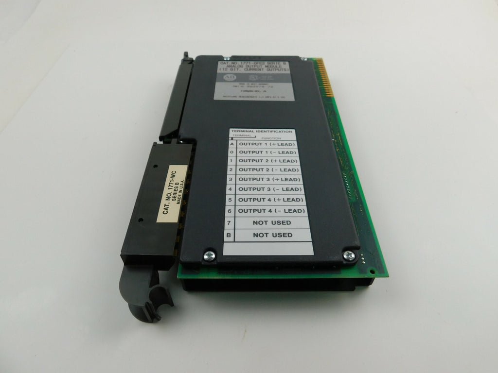 Allen Bradley CAT.NO.1771-OFE2 SERIE B  ANALOG INPUT MODULE ( 12 BIT)