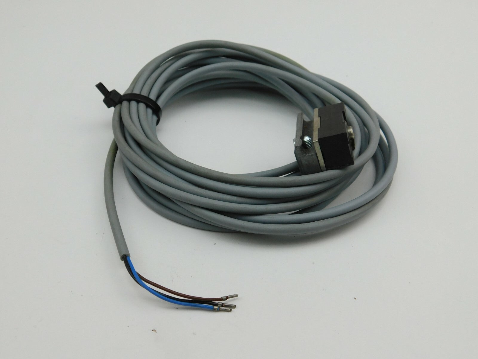 FESTO Näherungsschalter  SMEO-1-LED-24-K5 B 12..27V=/1A/27W  151672 Ca.4 Meter
