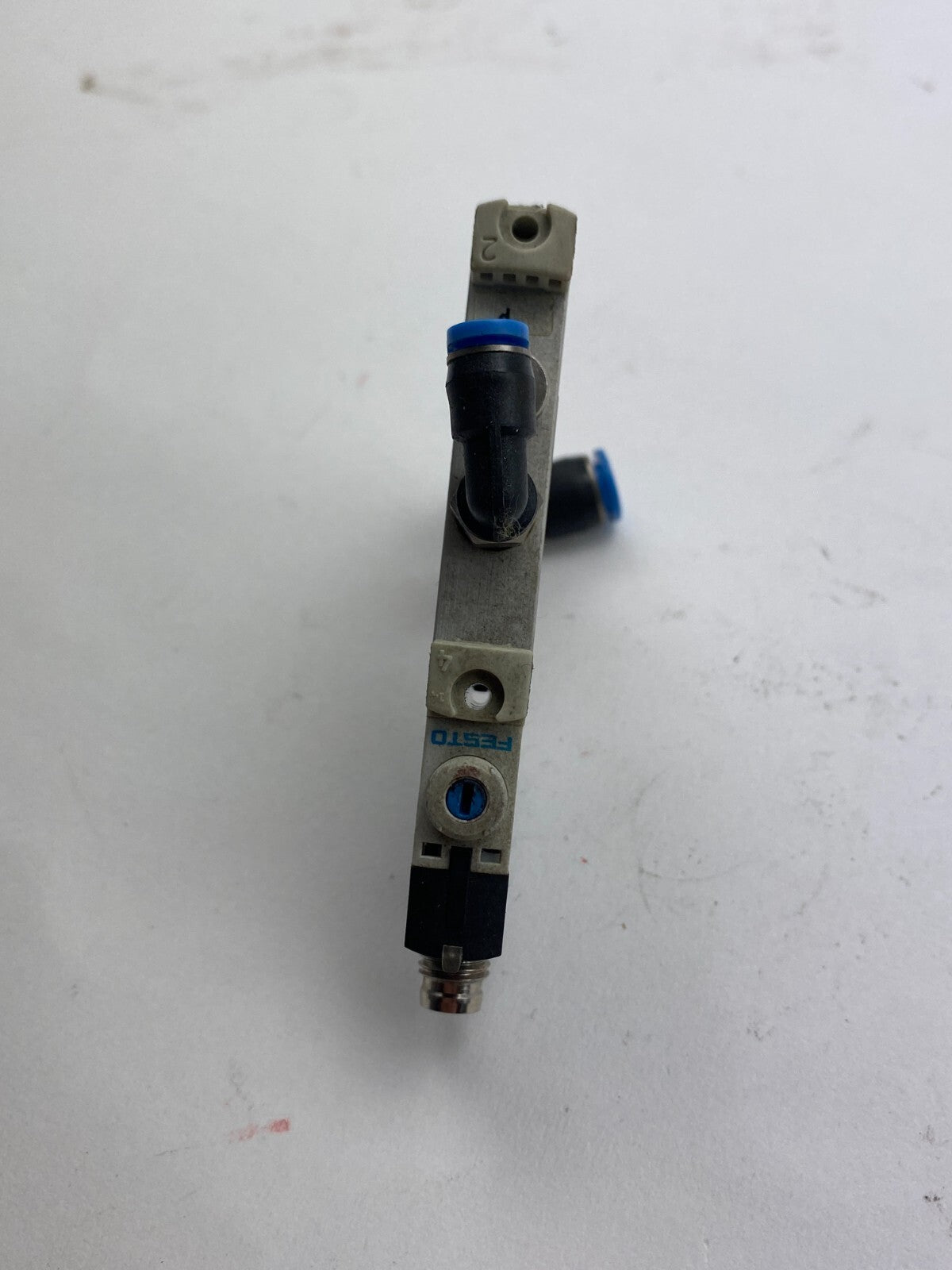 FESTO VUVG-L10-M52-RT-M5-1P3 + VAVE-L1-1VR8-LP