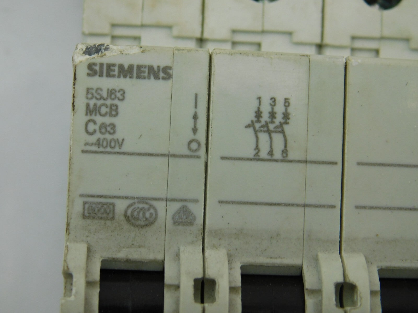 SIEMENS 5SJ63 MCB C63+ 5SX21 C1+ 5SY45 MCB C10 ...... zusammen