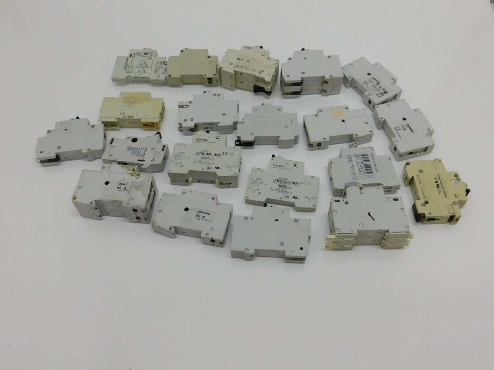 Posten Legrand 058 28 ABB S202 P K 6 A Moeller FAZ L10A Siemens 5SX2 Schneider