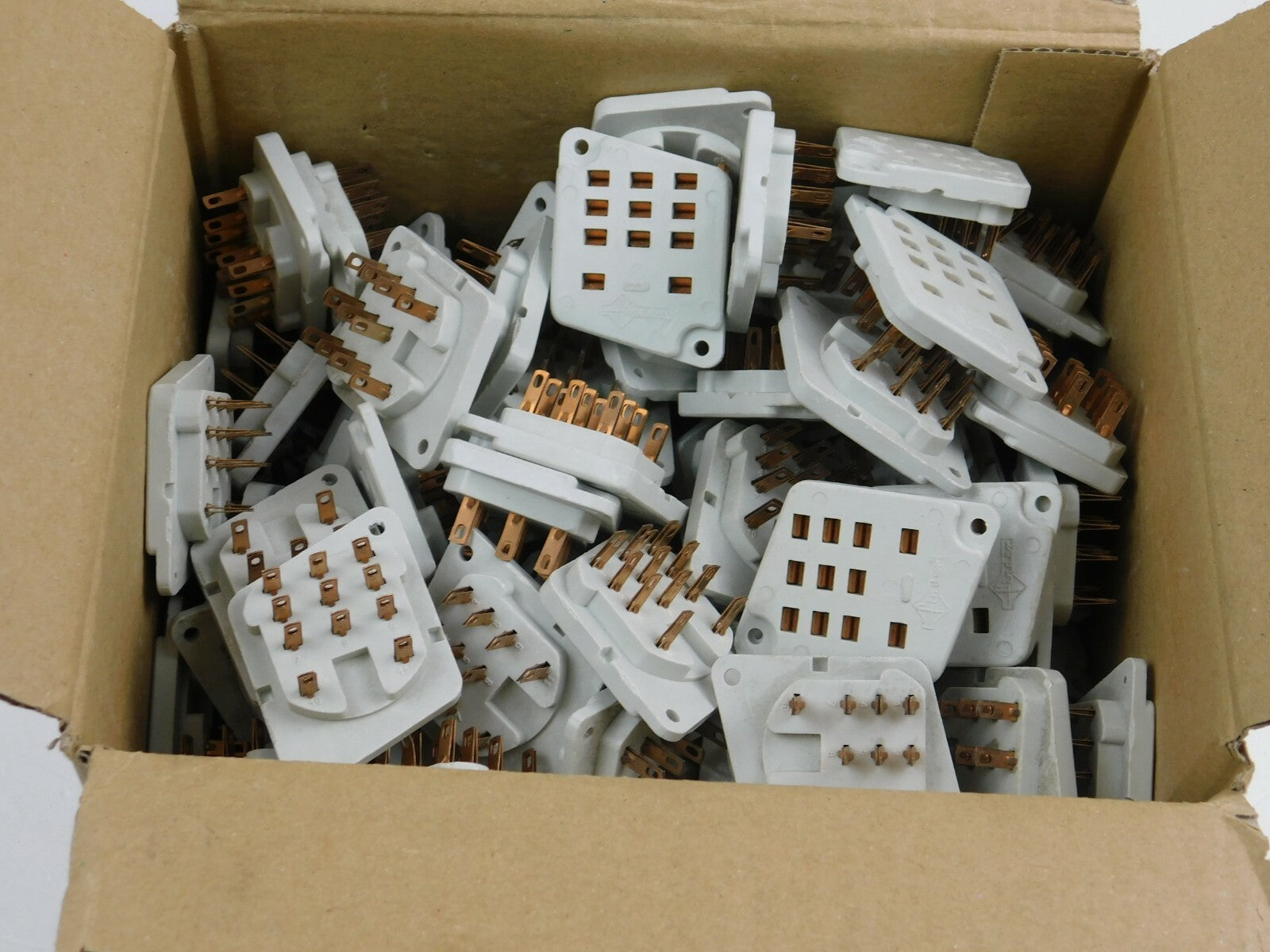 Finder 9031 Stecker    ** 80 Stück **