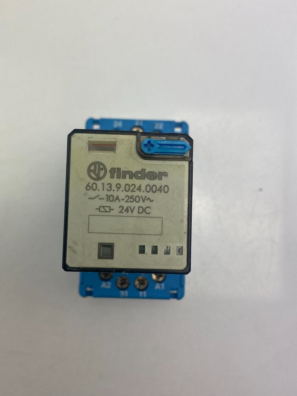 Finder 60.13.9.024.0040 -10A-250V~ 24VDC+finder -0.112 10A 400VAC