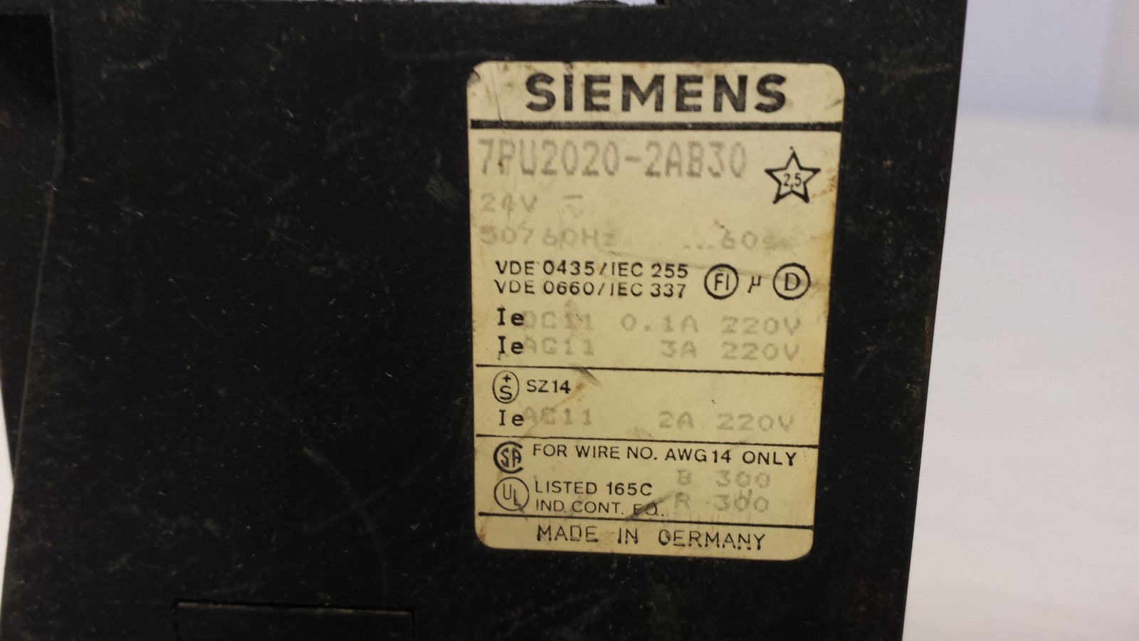 Siemens 7PU2020-2AB30