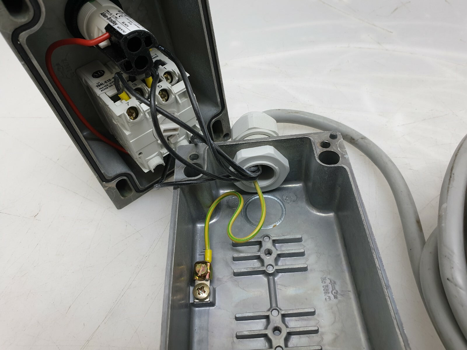 Bediengerät Bedienpult mit Allen Bradley Schalter 194L-E12 "Spannen, Entsp.,.."