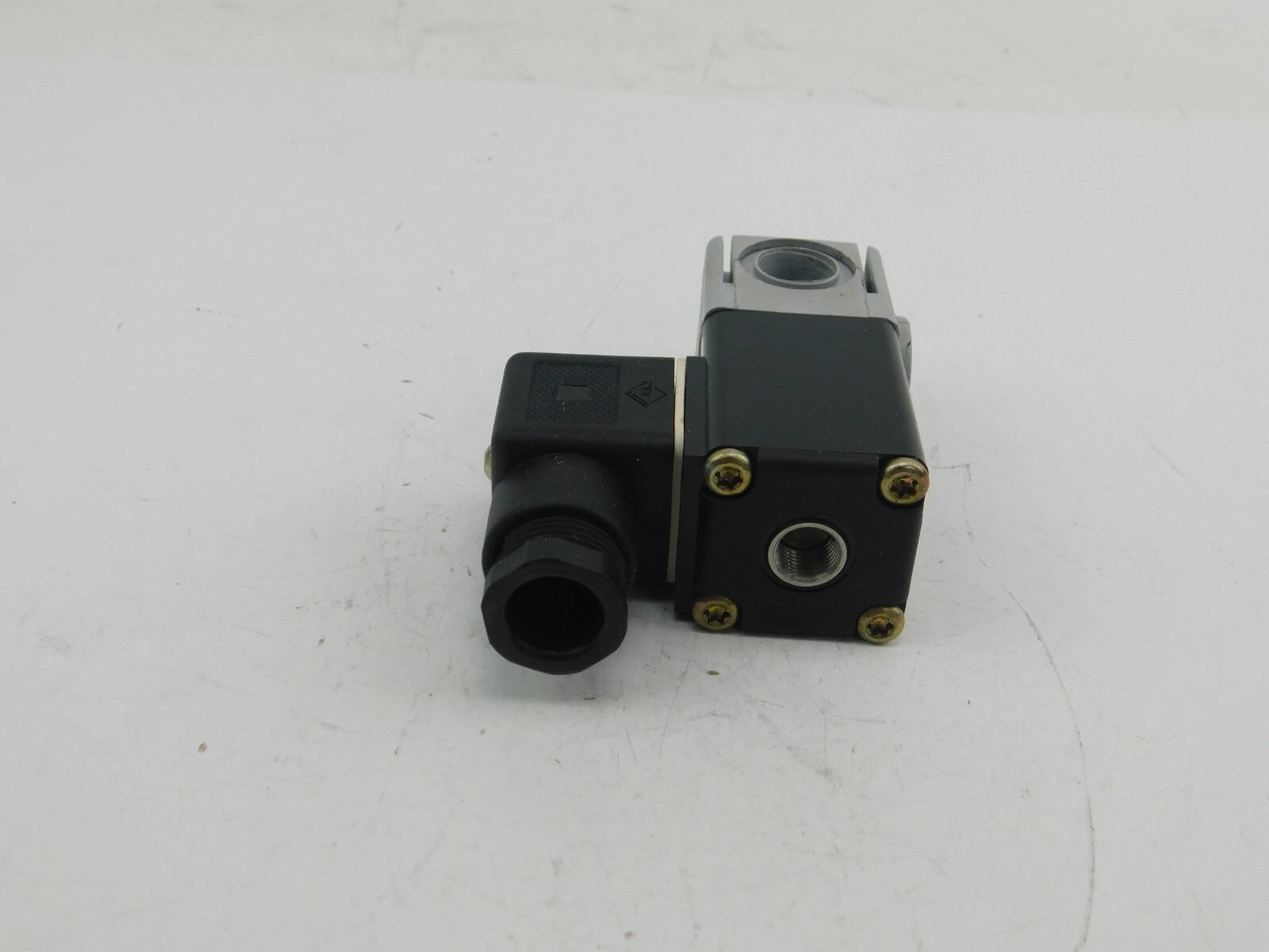 GEMÜ 322-1 DN 2 0-10 8VA/6,5 W 100% ED