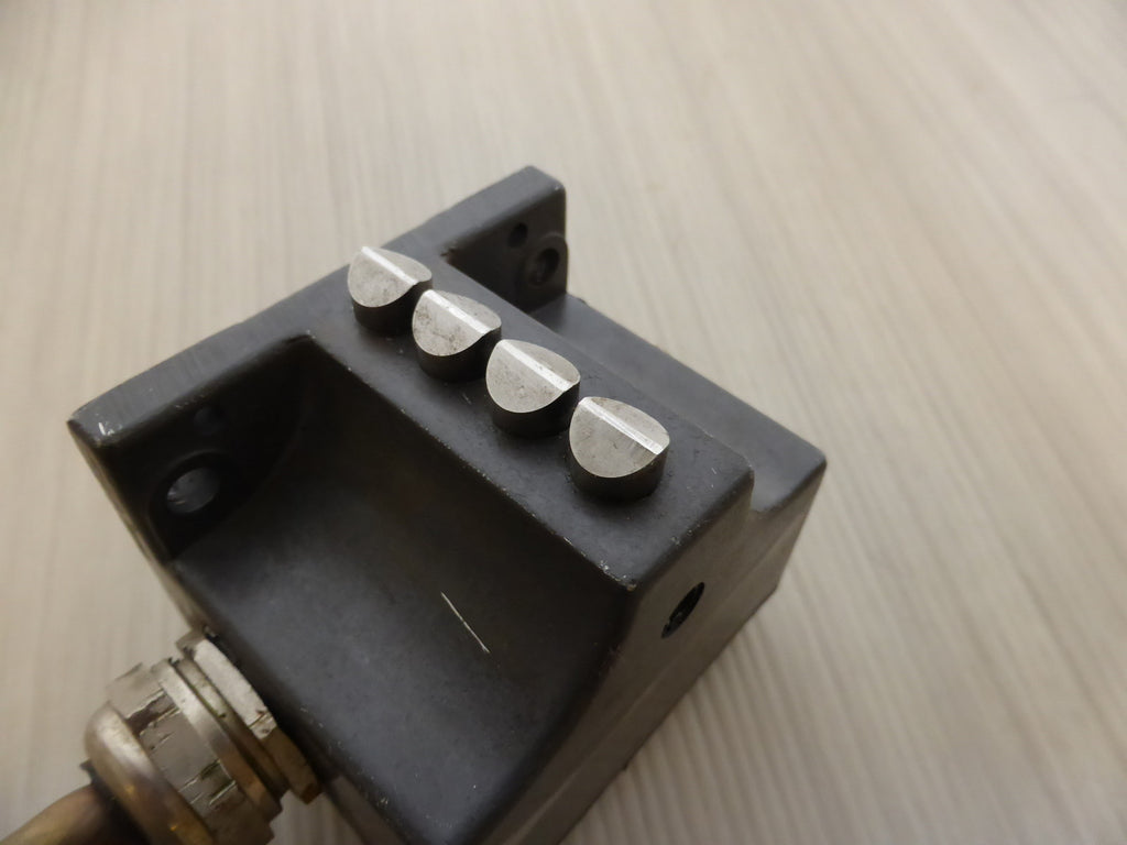 EUCHNER SN 04 D12-502 Reihengrenztaster Limit Switch