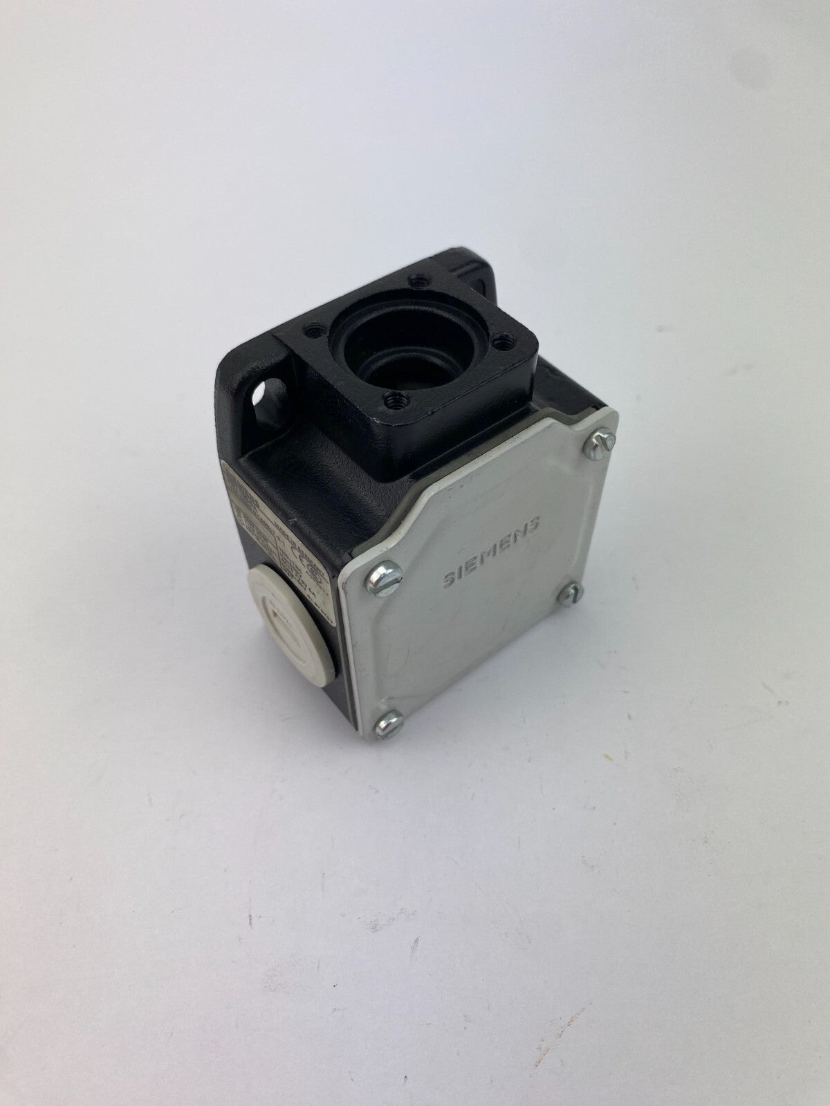 SIEMENS 3SE2 100-0A 500V AC15 230V 6A 6kV