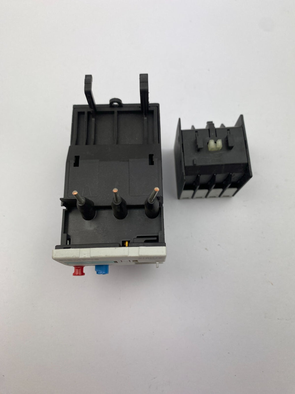 POSTEN....SIEMENS SIRIUS 3RU1126-4BB0 + 3RH1911-2FB11