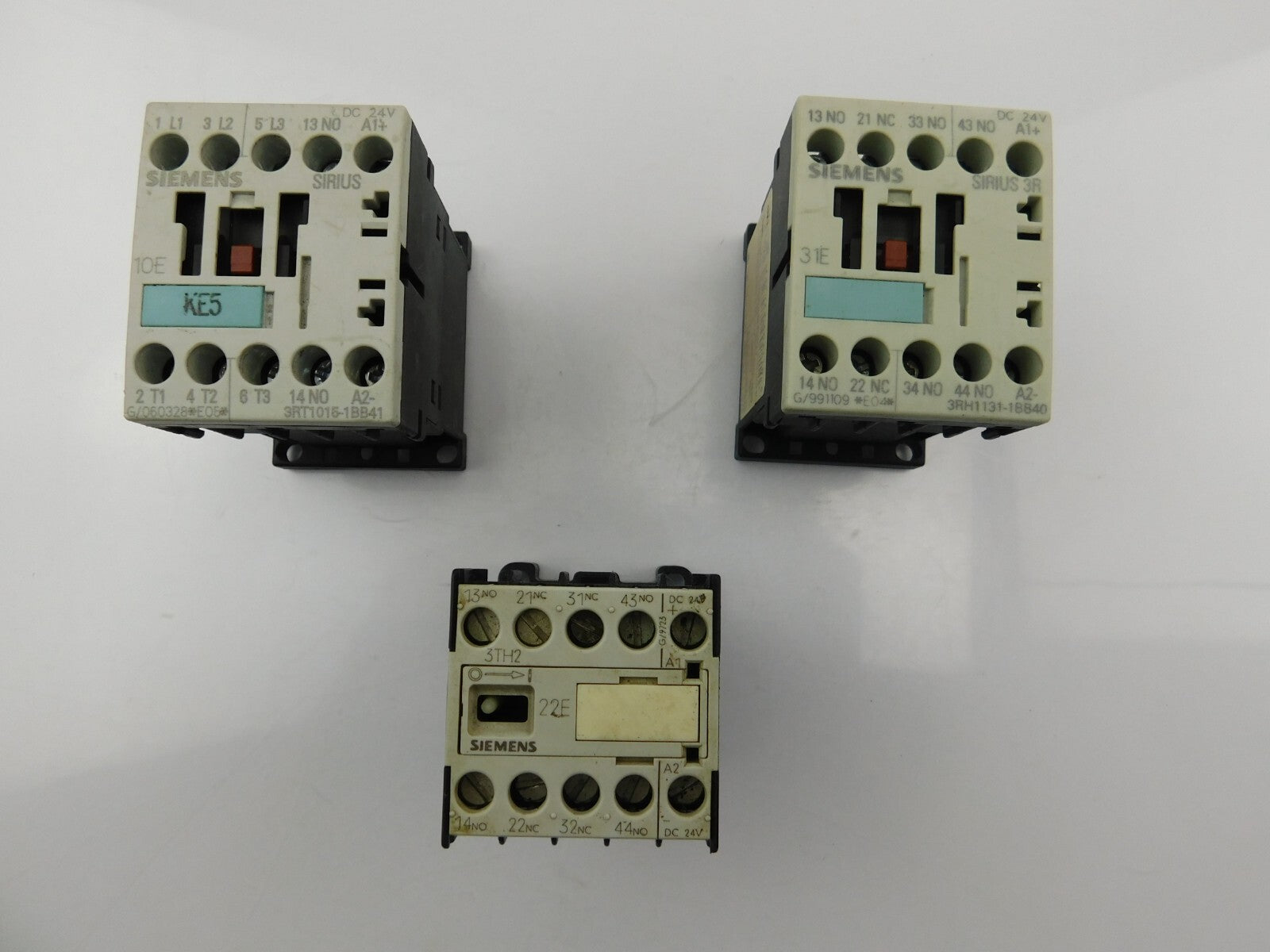 Posten SIEMENS 3RT1015-1BB41  3RH1131-1BB40 SIEMENS 3RTH2022-0BB4 ** 3 Stück **