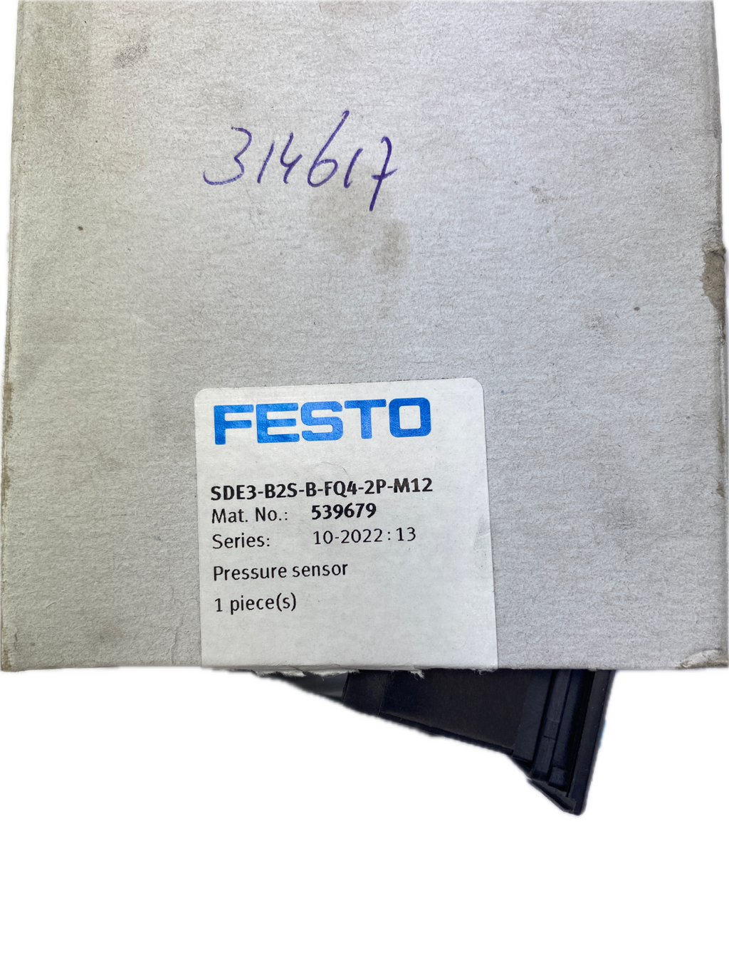 FESTO  Pressure sensor SDE3-B2S-B-FQ4-2P-M12 539679