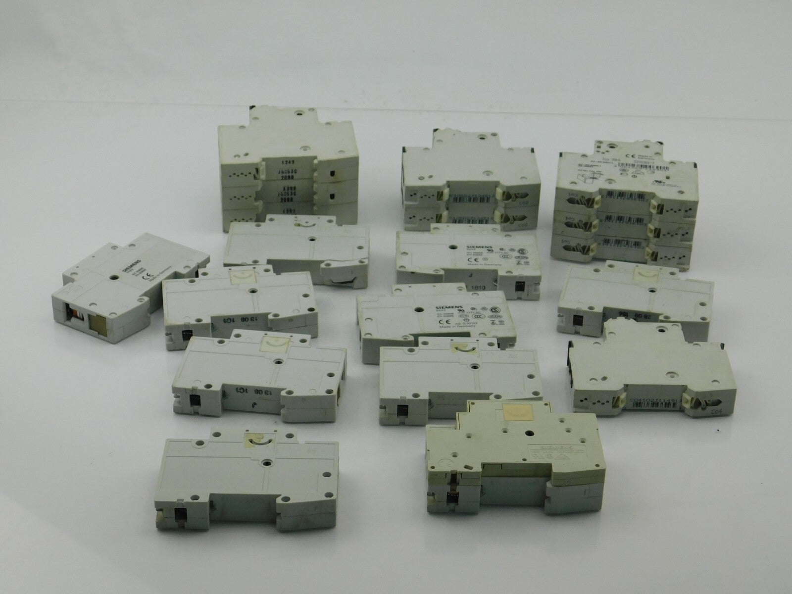 SIEMENS 5SJ63 MCB C63+ 5SX21 C1+ 5SY45 MCB C10 ...... zusammen