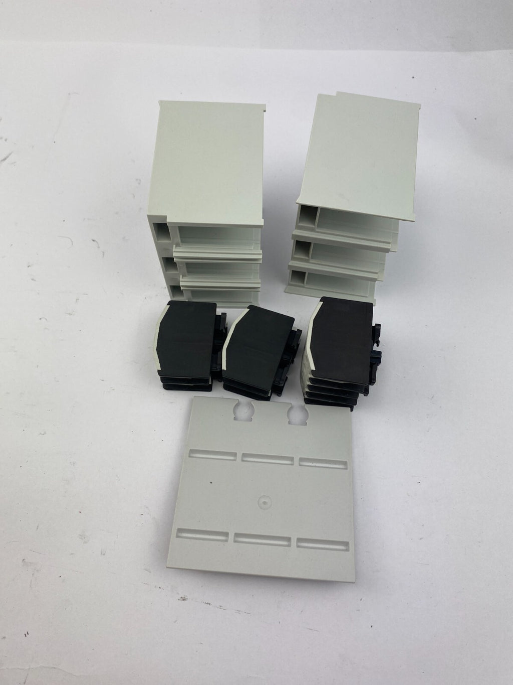 POSTEN..EATON DIL M150-XHI11 +DIL M150-XHI31 XTCEXFBG31+MOELLER NZM1-XKSA