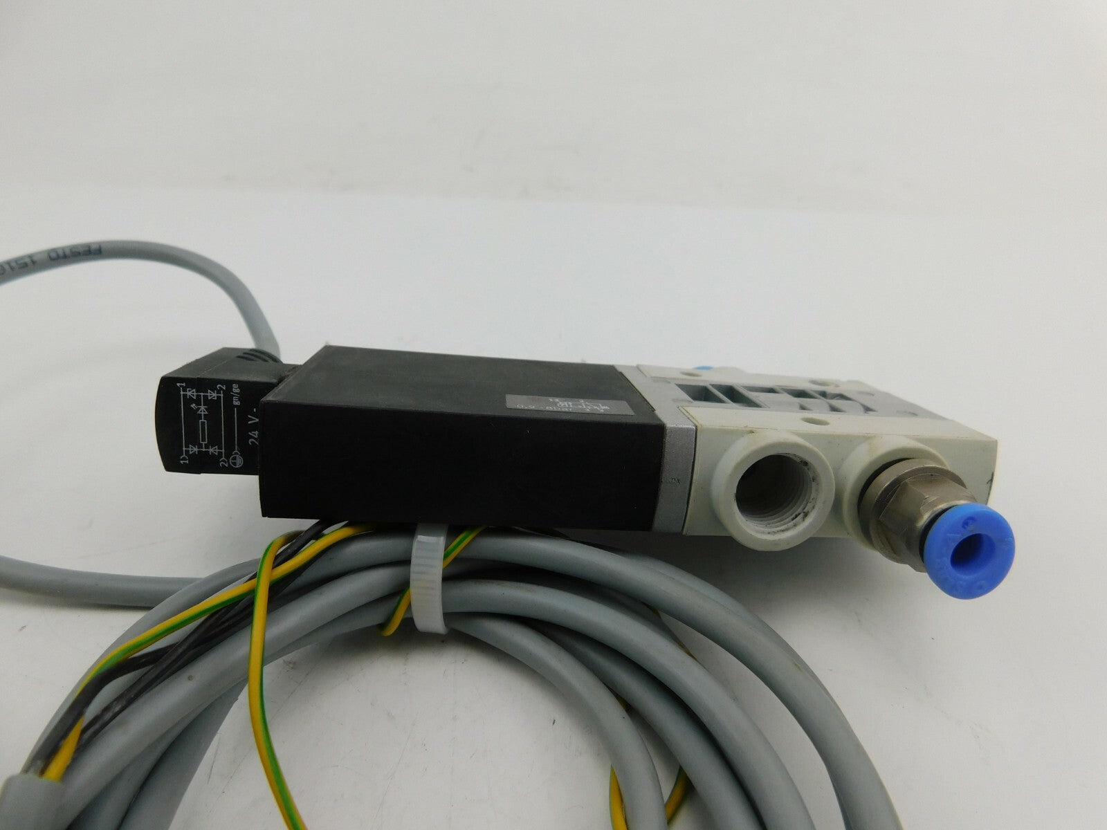 FESTO 151688 KMEB-1-24-2.5LED T913 FESTO MHE4-M1H-3/2G 1/4 525186 TN02
