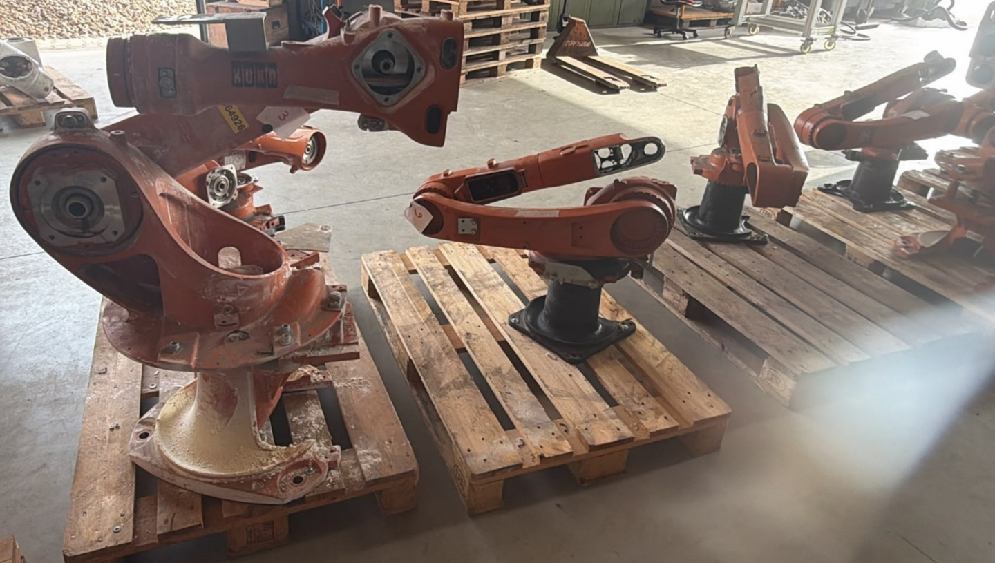 Posten KUKA Roboterarme KR10 und VKR 16 ausgeschlachtet ohne Motoren und Kabel