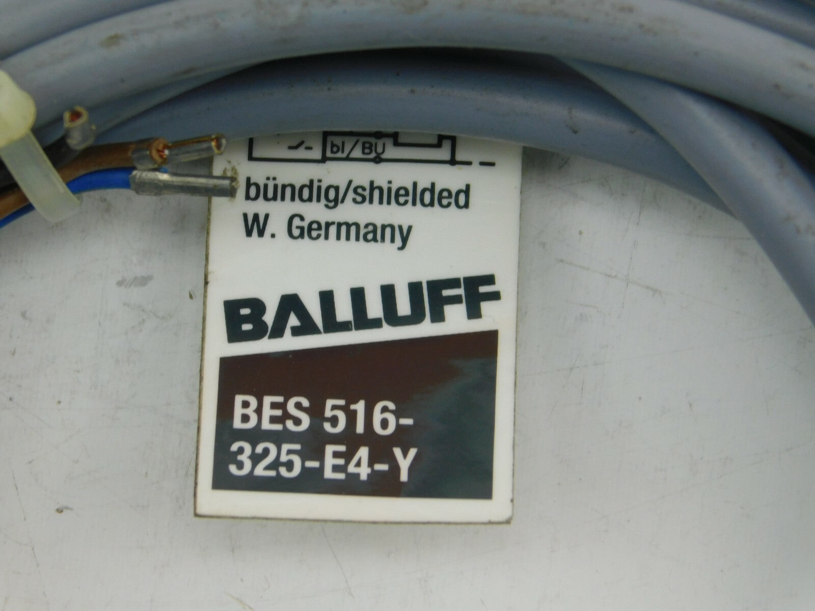 BALLUFF Näherungsschalter BES 516-325-E4-Y ** C.a 2 Meter **