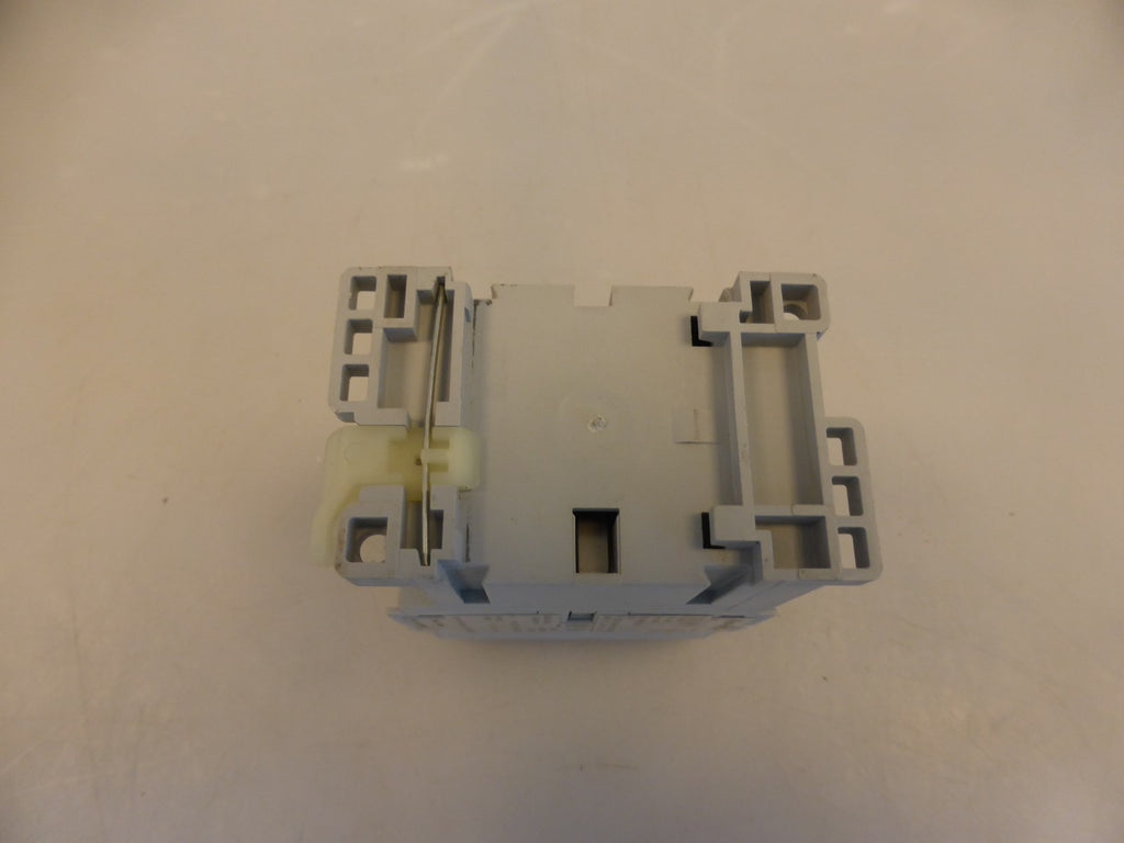 Allen Bradley 100-C30*00 B