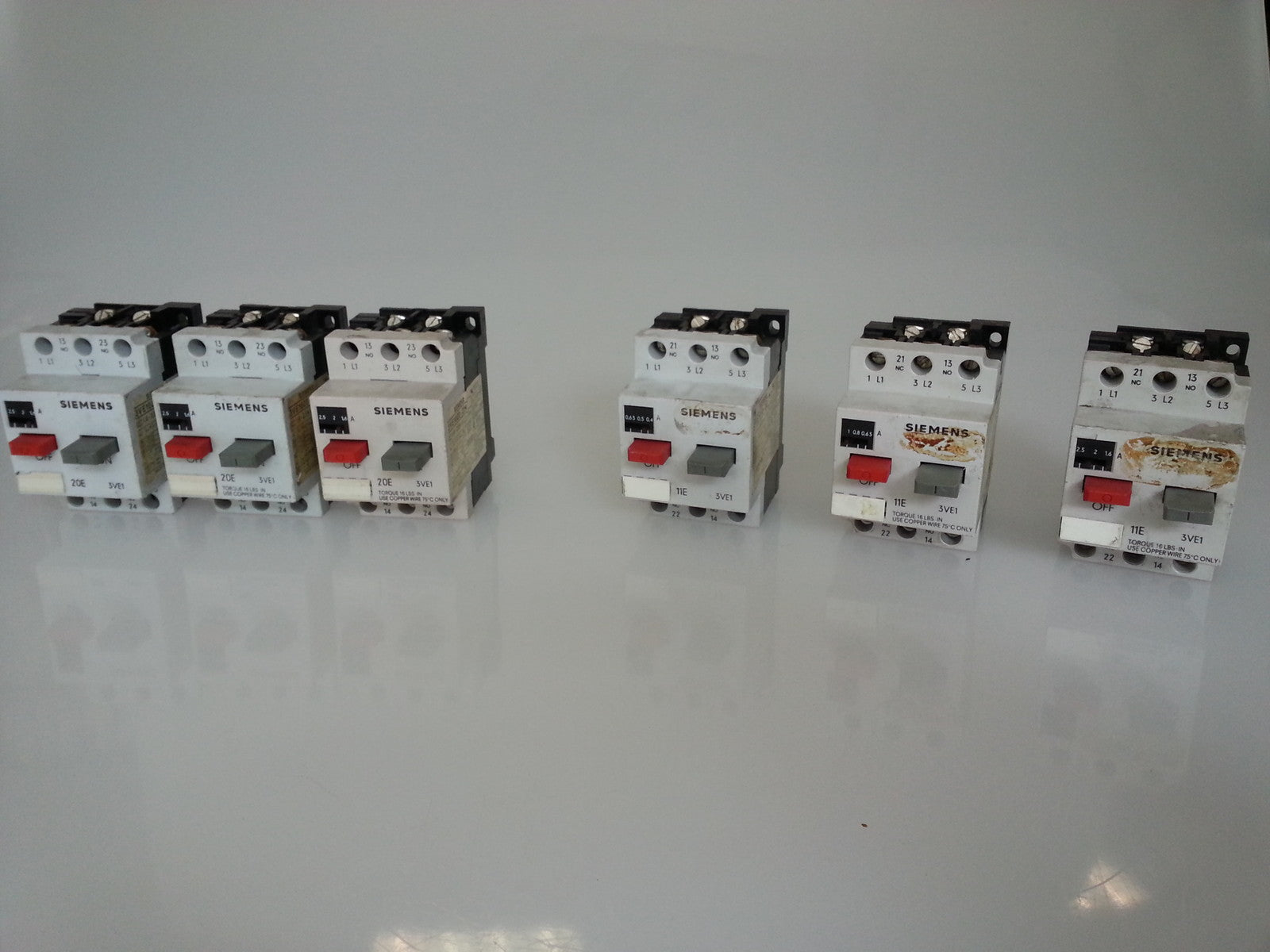 Posten SIEMENS 3VE1020-2H x3 ; 3VE1010-2E ; 3VE1010-2F; 3VE1010-2H 